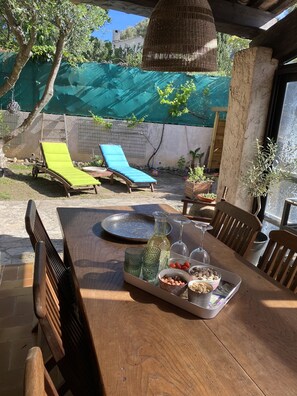 Outdoor dining