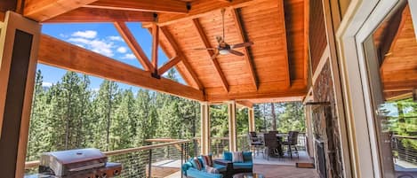Expansive Covered Deck w/ an Outdoor Fireplace, Sectional Couch, Gas Patio Table, & Amazing Views!!