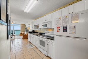Grab a quick bite to eat before heading back out to the beach.