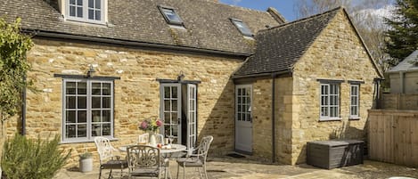 Old Stable Cottage situated in beautiful Kingham