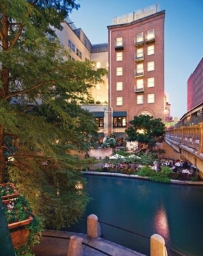 Wyndham Riverside Suites_4.jpg
