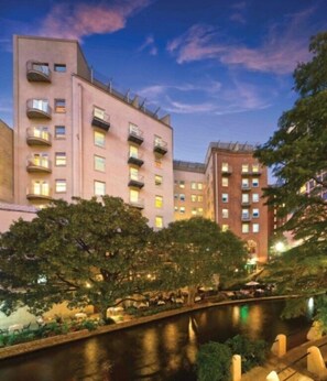 Wyndham Riverside Suites_5.jpg