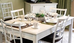 villa-dining-1-664x386_enhanced.jpg