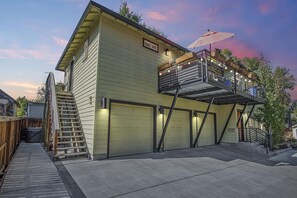 Bring your toys...3 car garages available for your gear