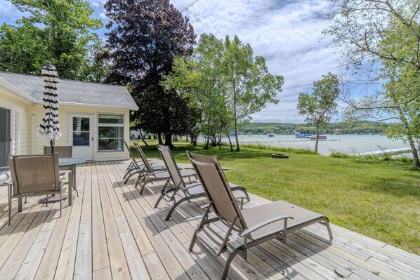 Deck lounge seating