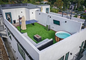 Enjoy evenings and sunsets on the rooftop with hot tub, tv, ping pong & grill