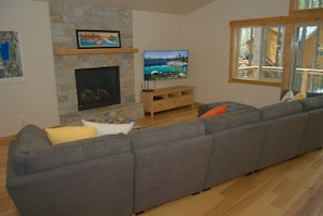 Living room with TV and Gas Fireplace