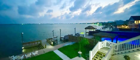 Spectacular Private Balcony View of Pool, Lake & Coastline of Salt Lake @ Sunset