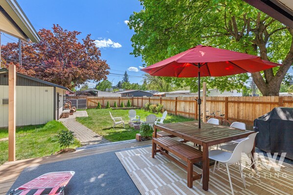 Outdoor dining