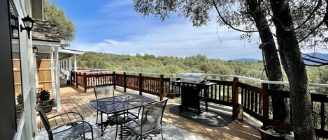 Front deck with dining table & private BBQ