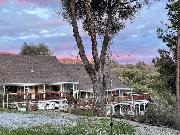 Sierra Mountain Lodge - Vacation Rentals