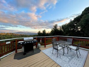 Sierra Suite front deck with dining table & BBQ. 