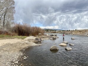 800 feet of private fishing access