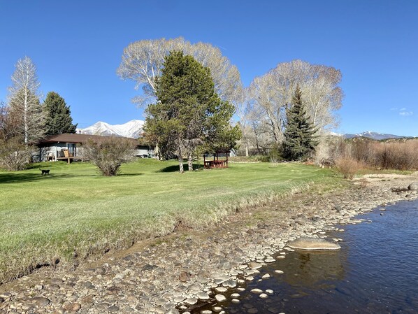 Private boat ramp is in the left of this picture