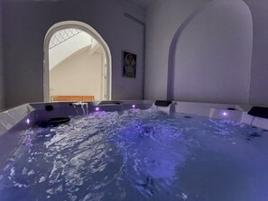 Indoor spa tub