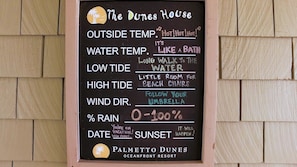 Dunes House offers beachside bar and restaurant