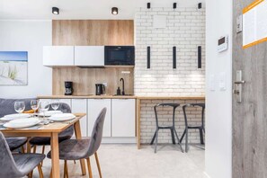 Kitchenette with plenty of kitchen utensils and dishes. 