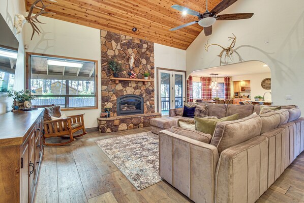 Pinetop Vacation Rental | 6BR | 3.5BA | 3,789 Sq Ft | 2 Stories