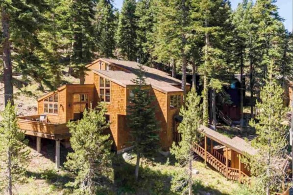Welcome to Rocky Alpine Lodge! 