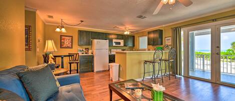 Sarasota Vacation Rental | 2BR | 2BA | 2nd-Floor Condo | 1,100 Sq Ft