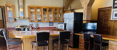 Full size kitchen with fridge, stove/oven