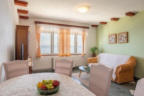 Dining room 1