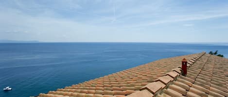 Vista para praia/oceano