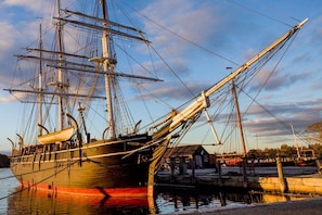 Walking distance to Mystic Seaport