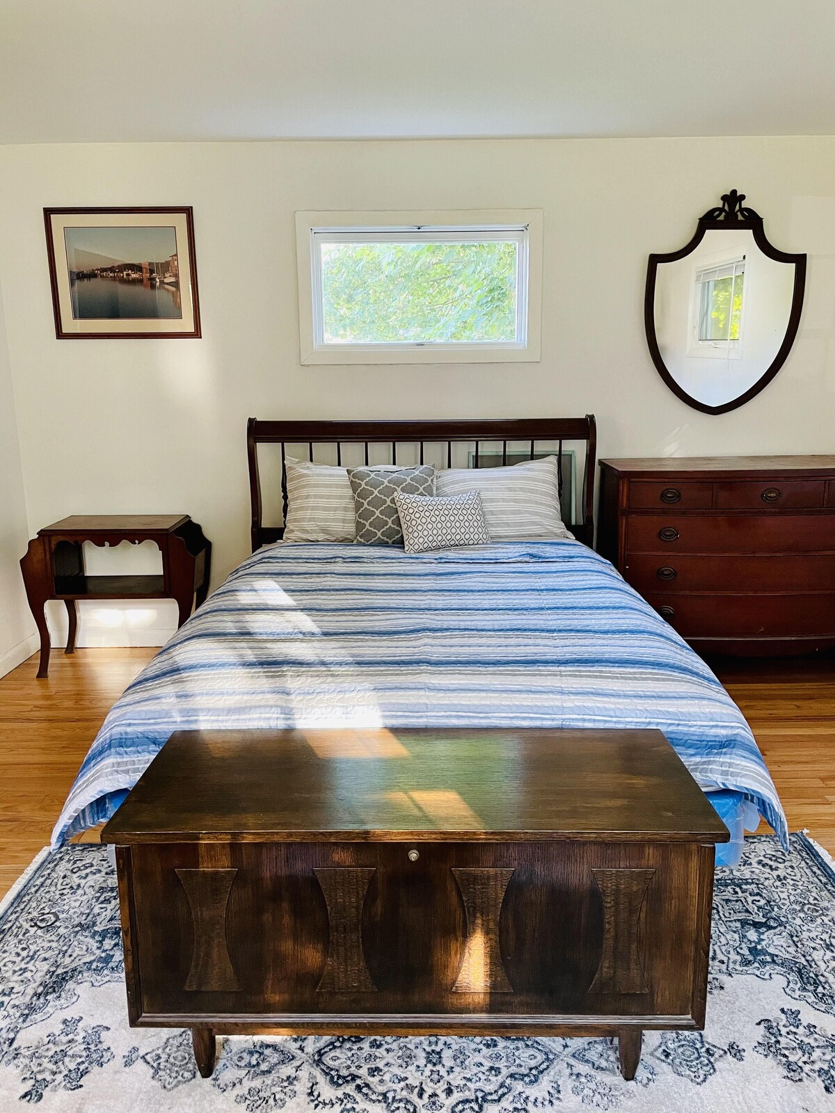 Mystic Coastal Gem: 3BR Ideal for Families!