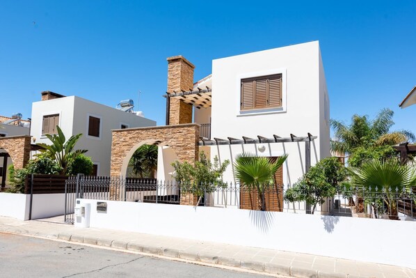 Villa Alexandra by Ezoria Villas (6691)