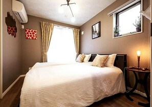 Room B 3F Two Single Beds 3 층 싱글 베드 2 개