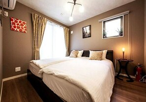 Room B 3F Two Single Beds 3 층 싱글 베드 2 개