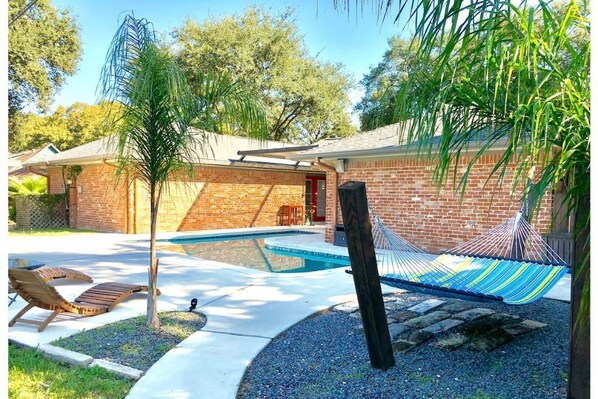 Lounge by the pool and soak up the Texas sun ☀️
