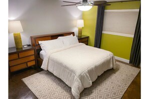 Master Bedroom (King Bed)