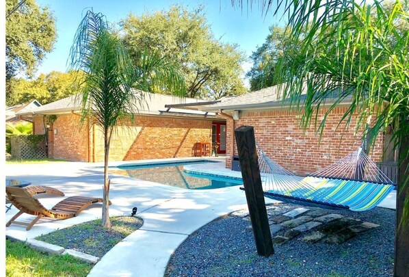 Lounge by the pool and soak up the Texas sun ☀️