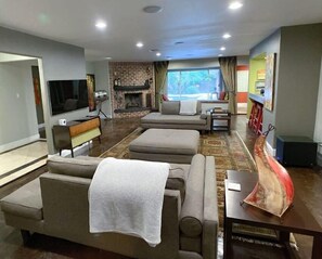 Living room equipped with Apple TV and surround sound. Great view of the pool!