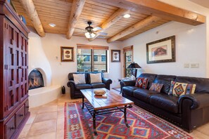 Living Room w. Balcony Access