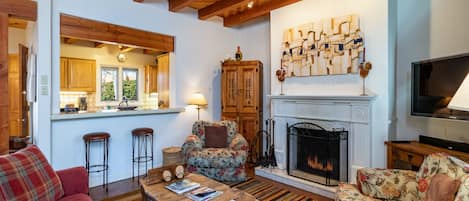 Living Room Fireplace & Breakfast Bar