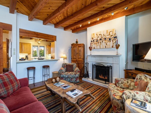 Living Room Fireplace & Breakfast Bar