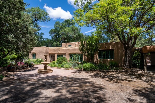 Welcome to Historic Garden Retreat!
