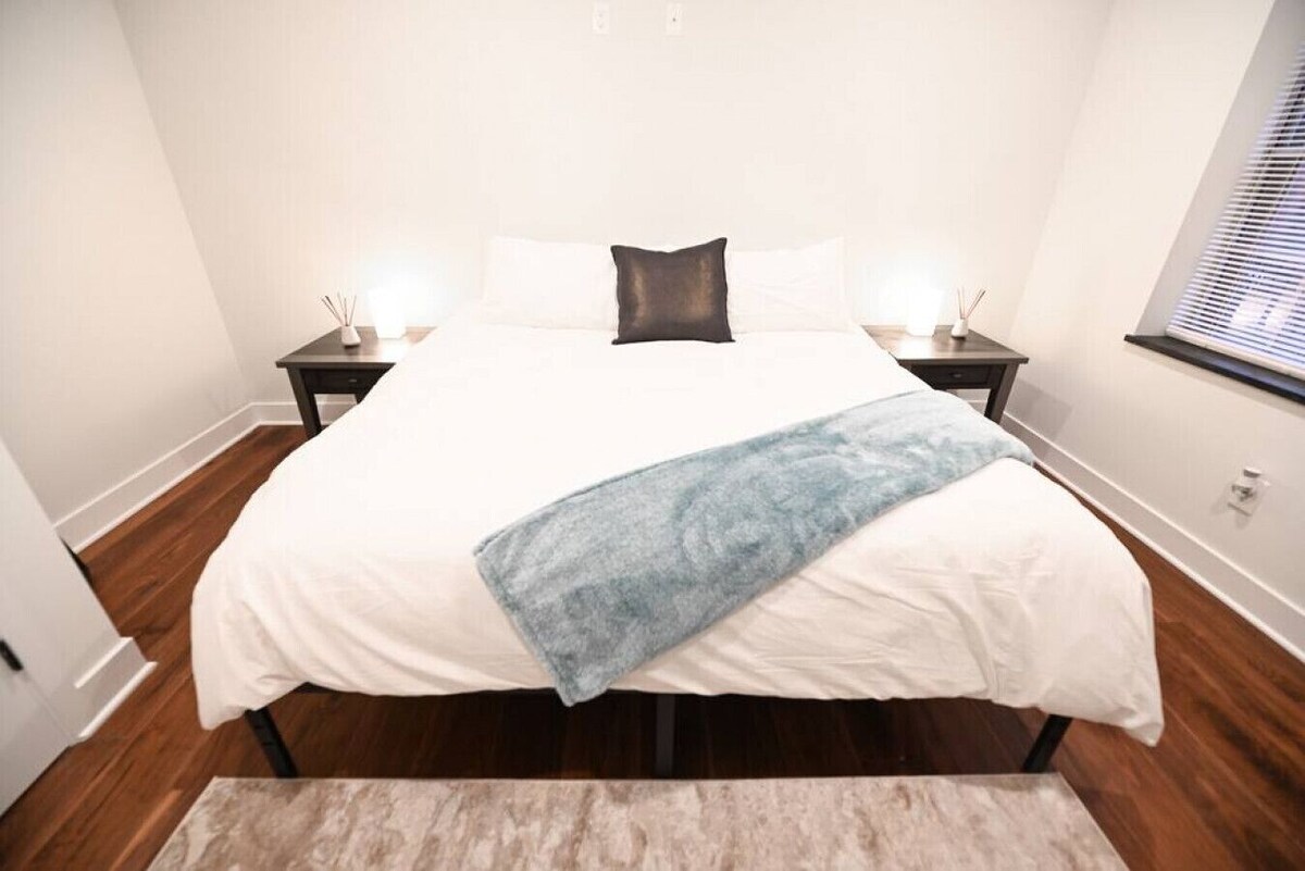 Unit 102 · NEAR YALE AND DOWNTOWN  NEWLY RENOVATED