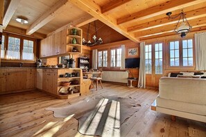 Open-plan kitchen 