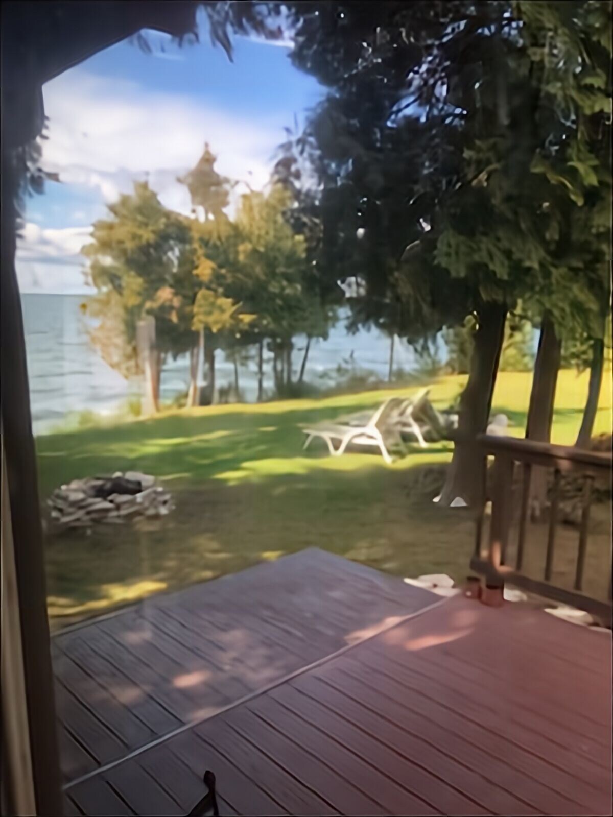 Waterfront Log Home, WiFi, 3 bedrooms, Direct TV, Fire Pit
