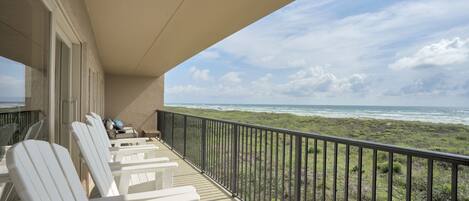 Enjoy the ocean view and the sound of the waves from the private balcony!