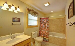 MM-Mtn-View-Theater-Ldg-bath
