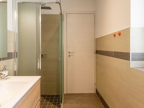 Armatur, Gebäude, Sinken, Badezimmer, Zapfhahn, Tür, Duschtür, Fussboden, Flooring