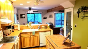 Full size kitchen