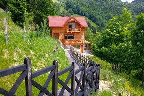 Schöner Außenweg zum Chalet