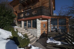 Entrance to the ground floor wellness