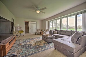Living Area | Smart TV | Free WiFi
